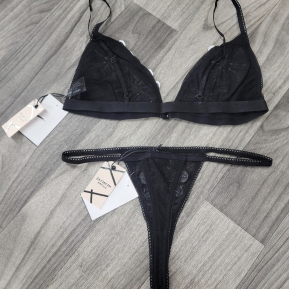 NWT Daydream Nation Black & White Floral Daisy Bra & Thong Matching Set- Size XS - Picture 2 of 5